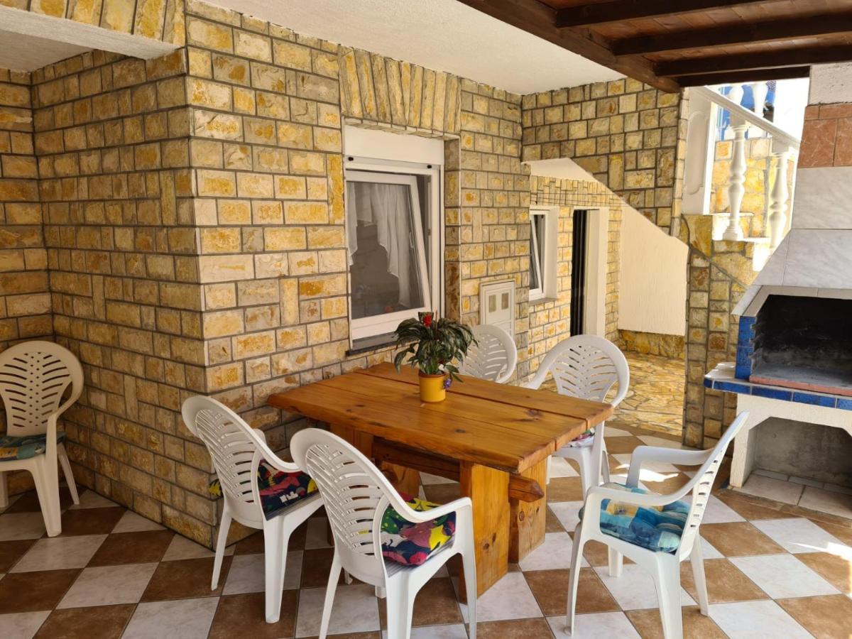 Apartment Tuka Near The